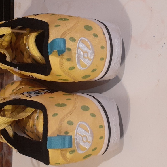 Heelys Yellow and Black SpongeBob Sneakers - Picture 3 of 5